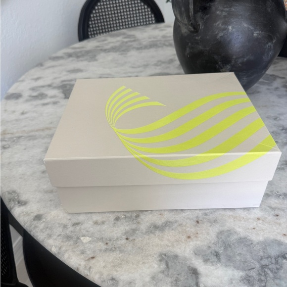 Elegant Beige and Cream Women's Sneakers - Picture 4 of 6